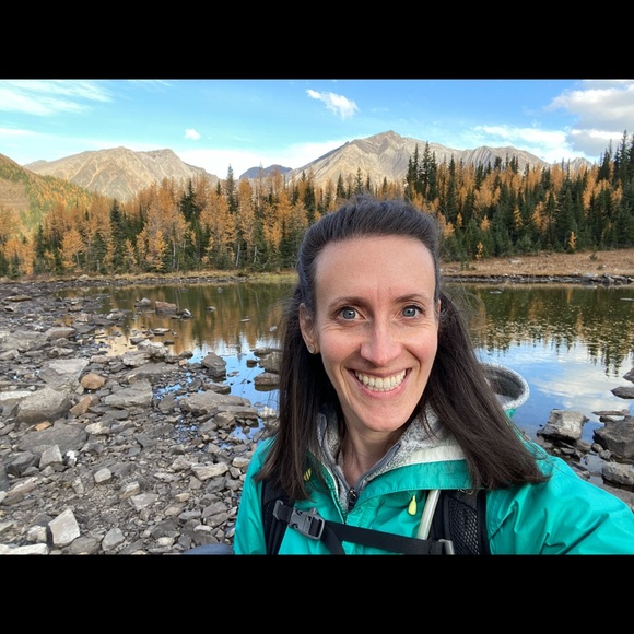 Meet your Posher, Karina - Picture 1 of 1